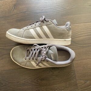 Adidas Men's Light Gray Suede Grand Court Men’s size 8